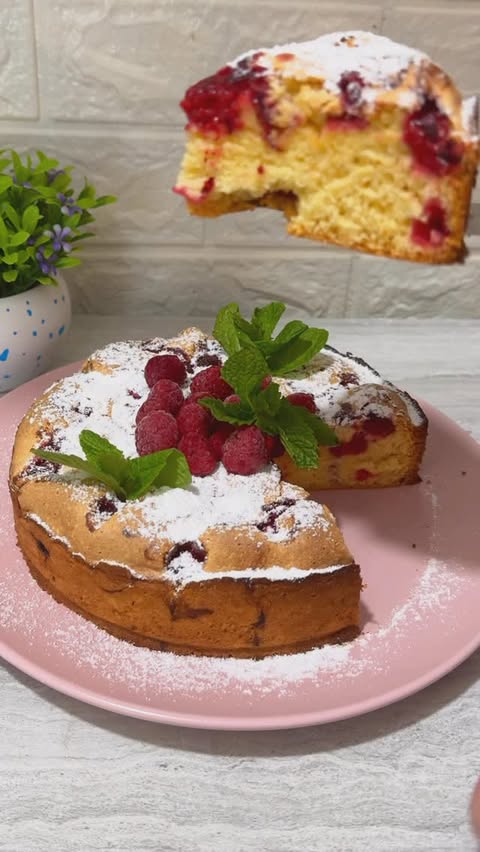 Delicious Raspberry Charlotte Cake Recipe