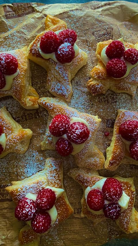 Delicious Raspberry Puff Pastries Recipe