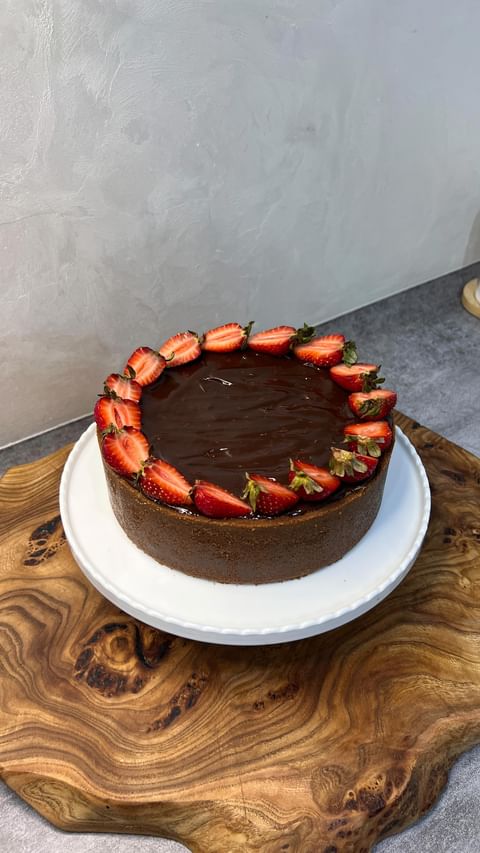 Tarta de Queso de Chocolate con Relleno de Pistacho y Ganache