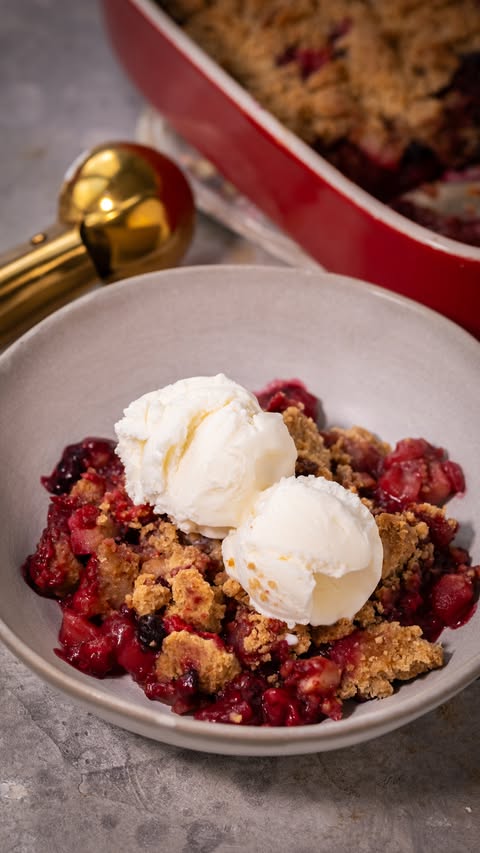 Crumble de Maçã e Frutas Vermelhas