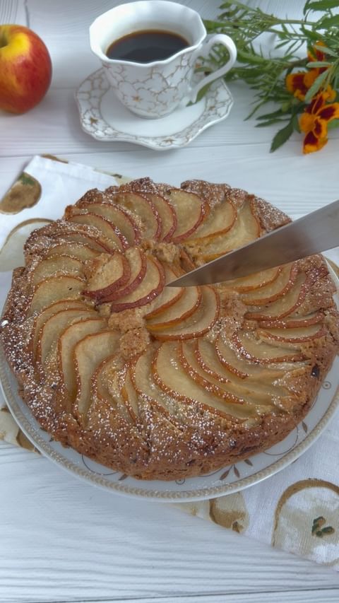 Easy Autumn Pear and Chocolate Cake Recipe