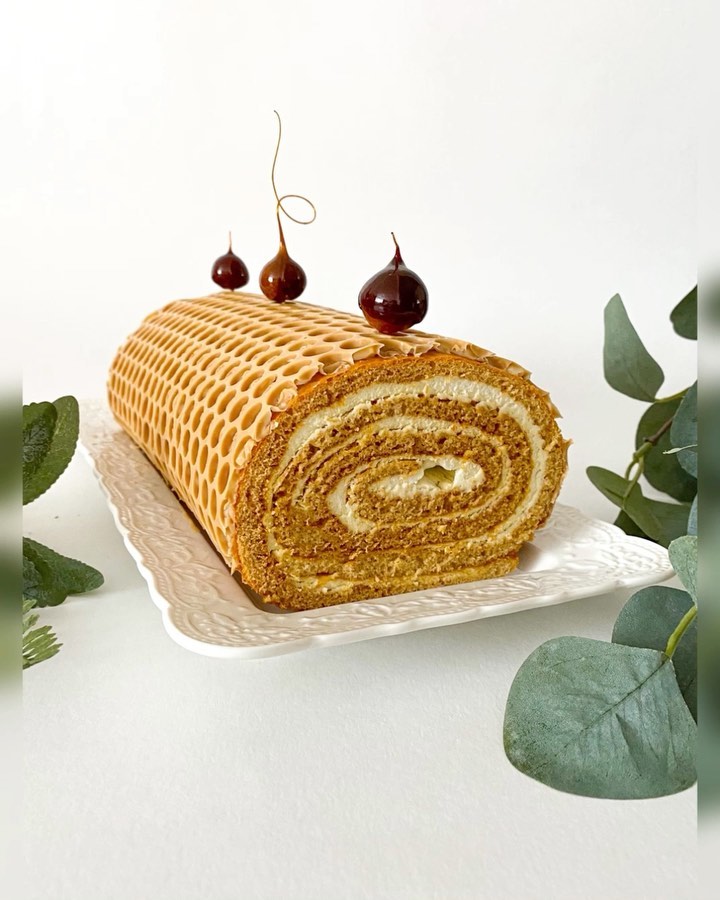 Easy Chocolate-decorated Honey Roll Recipe