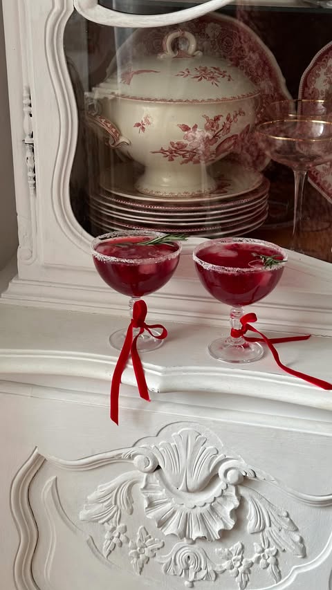 Festive Holiday Spritz Cocktail Recipe