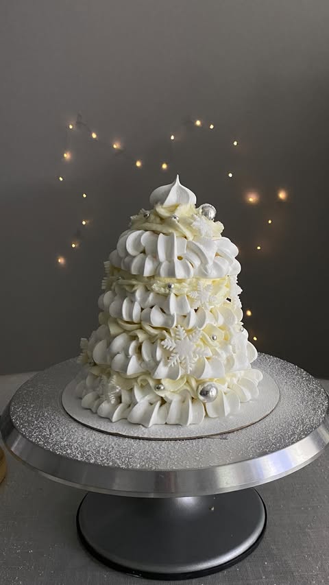 Festive Meringue Christmas Tree Dessert Recipe