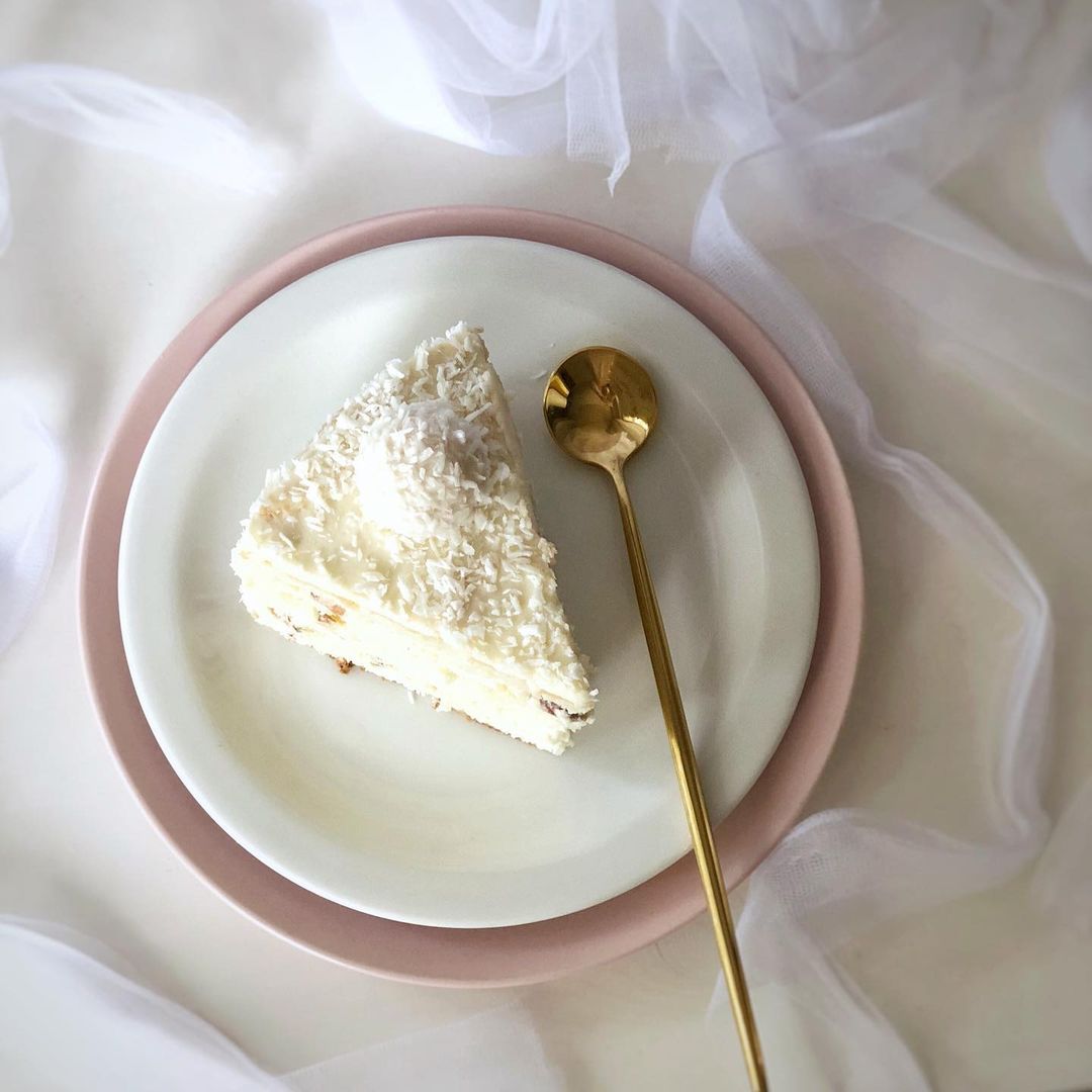 FLUFFY COCONUT CAKE