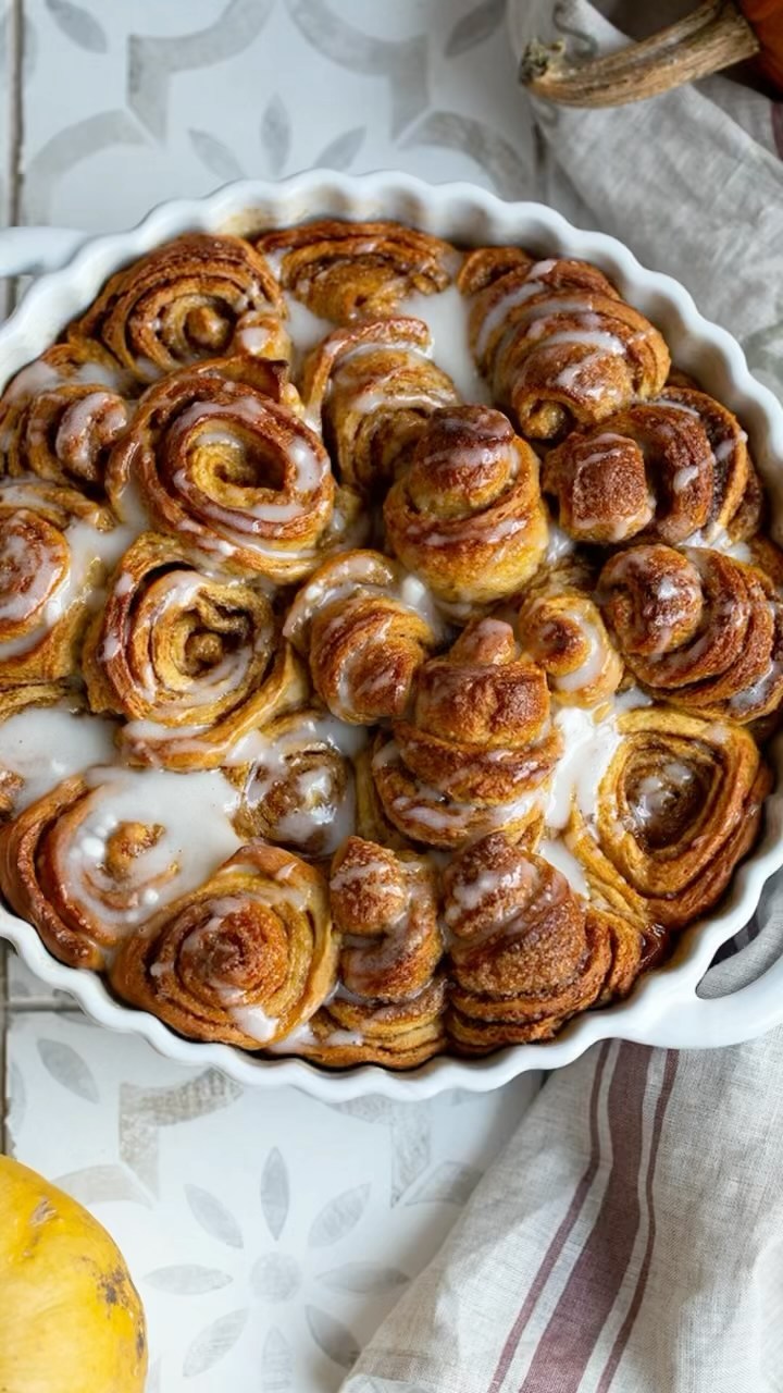 Fluffy Pumpkin Cinnamon Rolls