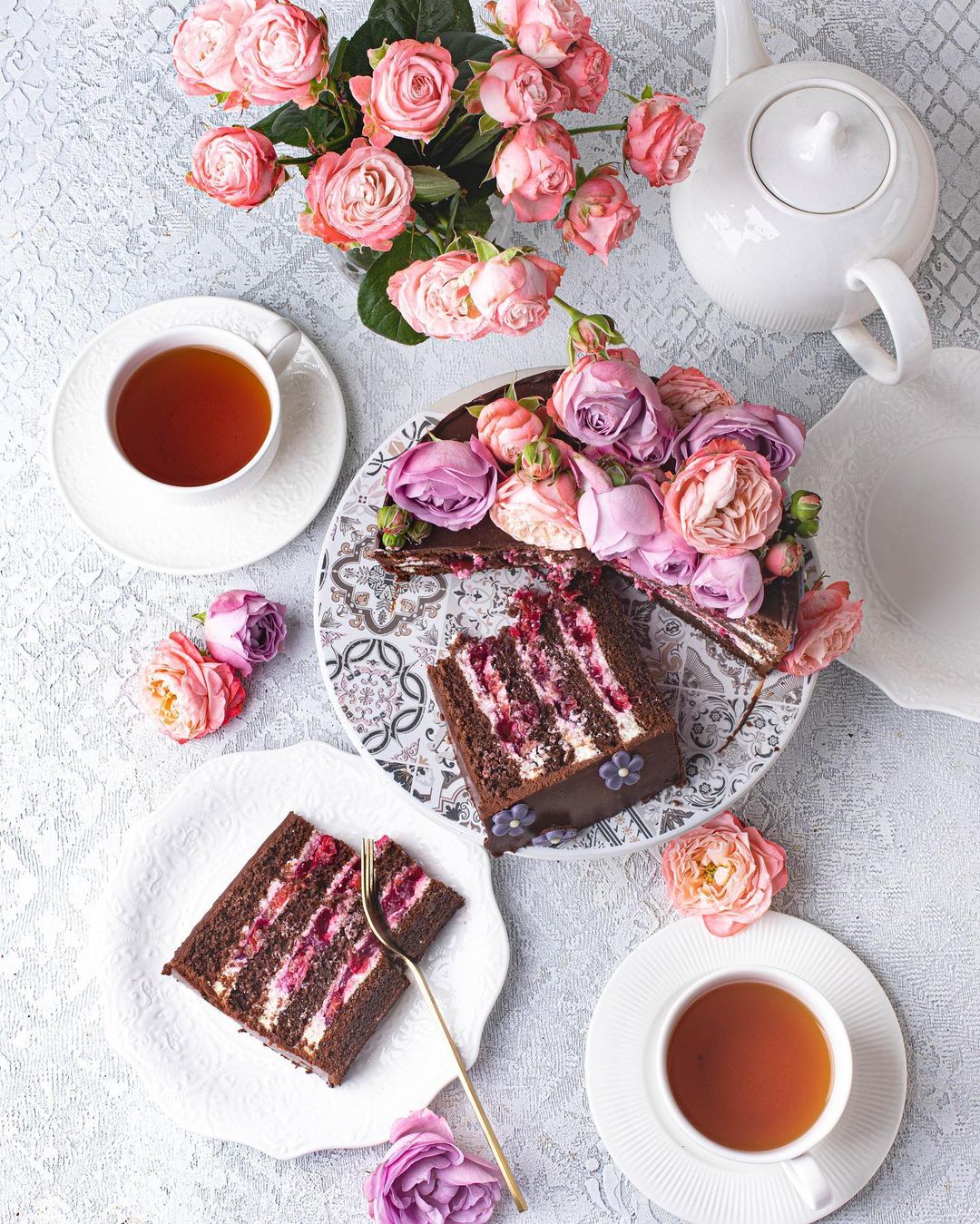 Fragrant chocolate & cherry cake