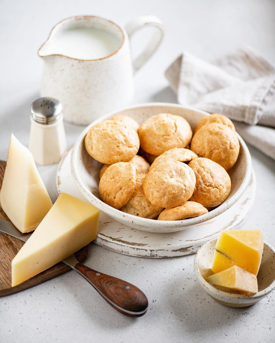 Hard cheese choux cookies