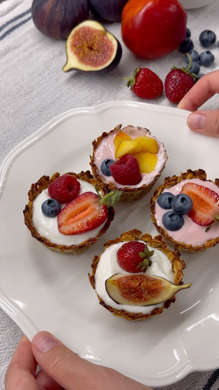 Healthy Breakfast Fruit and Yogurt Cups