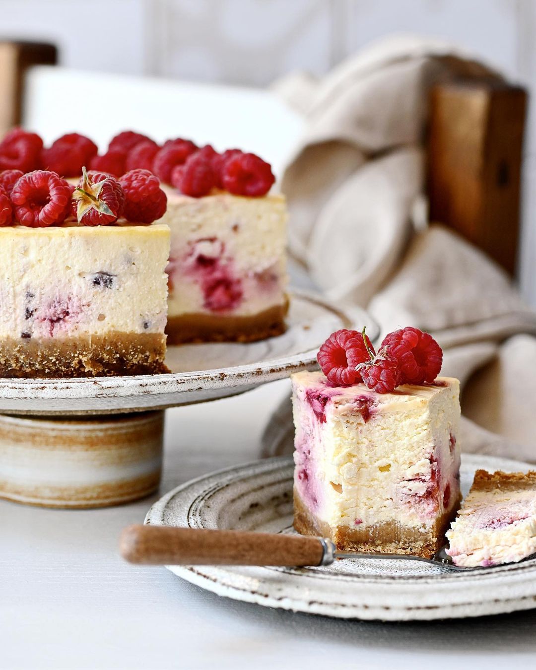 Healthy raspberry cheesecake