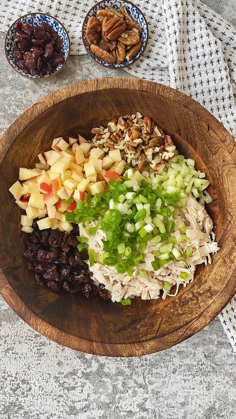 Salada cremosa de frango com maçã e nozes