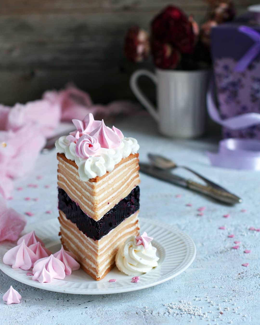 HONEY CAKE WITH BLACK CURRANT CONFIT