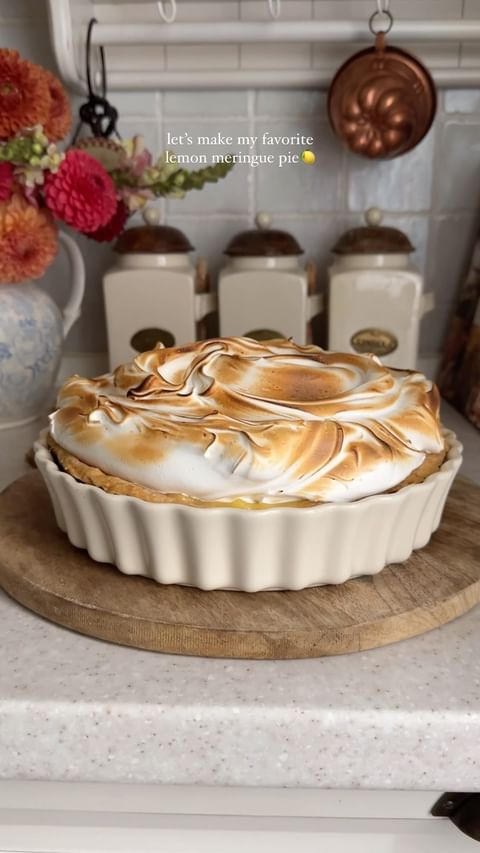 Juicy Lemon Pie with Baked Meringue