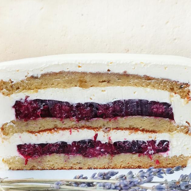 LAVENDER & BLACKBERRY CAKE