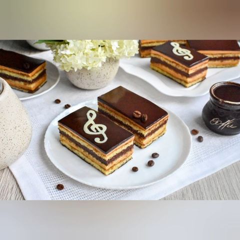 Bolo de Amêndoas com Ganache de Chocolate e Creme de Café