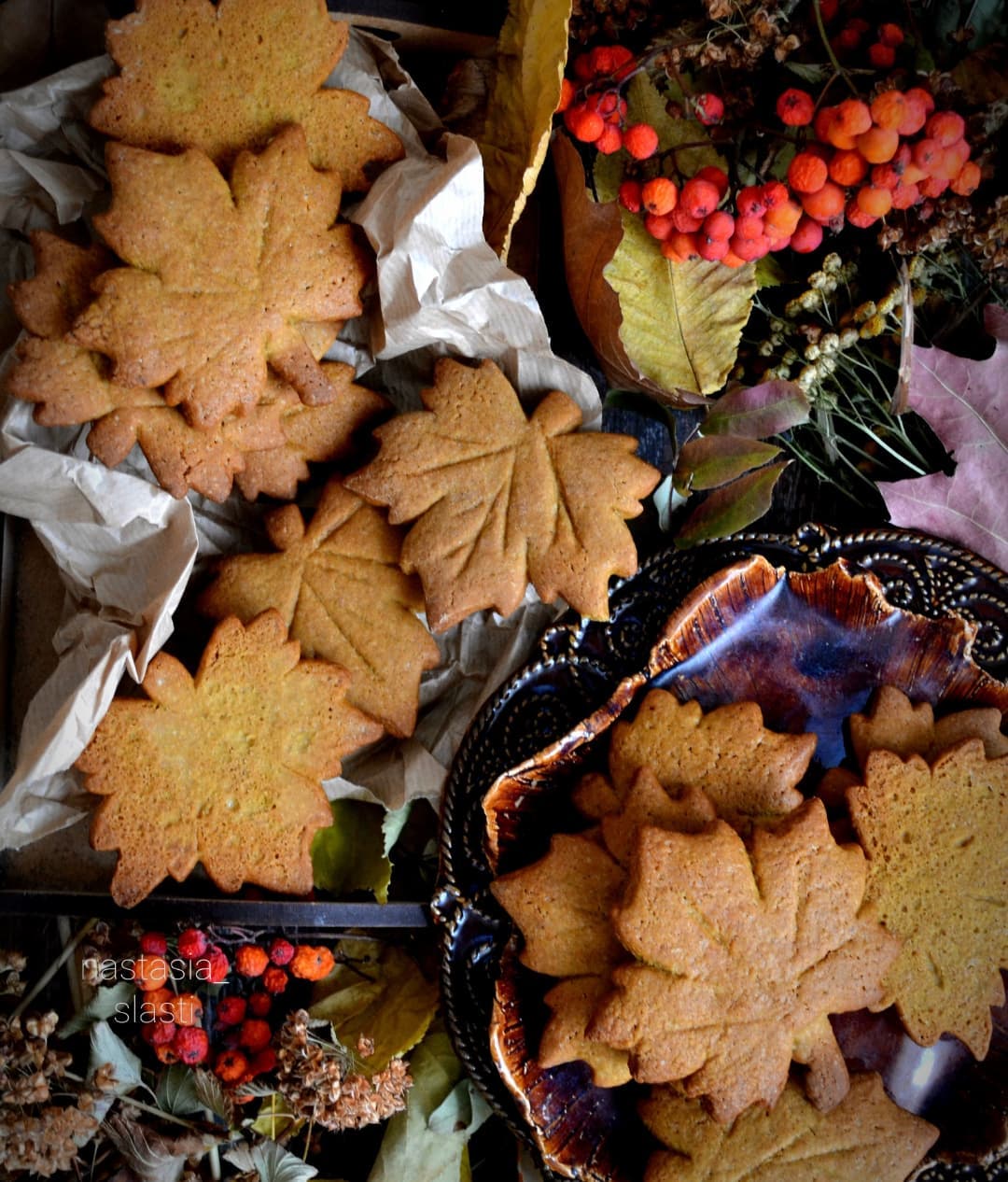 Maple leaf cookies