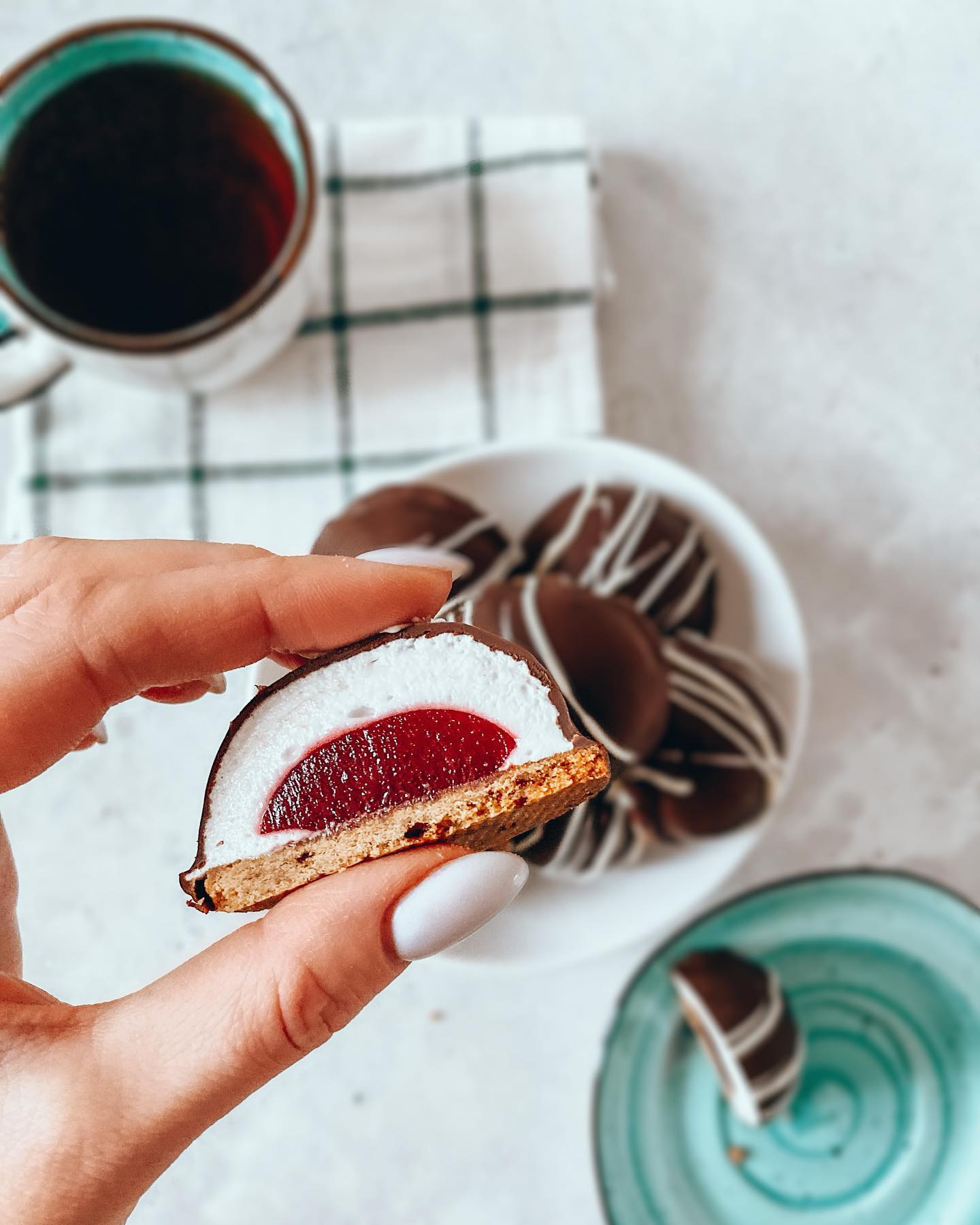 Marshmallow dessert with raspberry filling