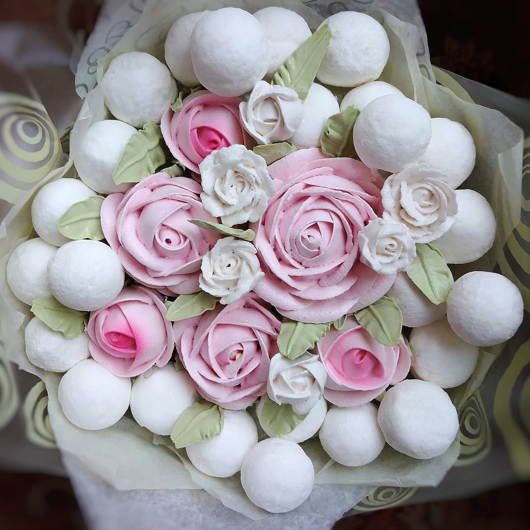 MERINGUE CUSTARD SNOWBALLS