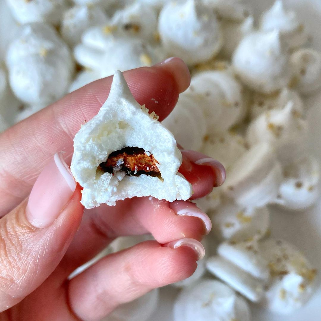 MERINGUES WITH CHOCOLATE & NUTS FILLING