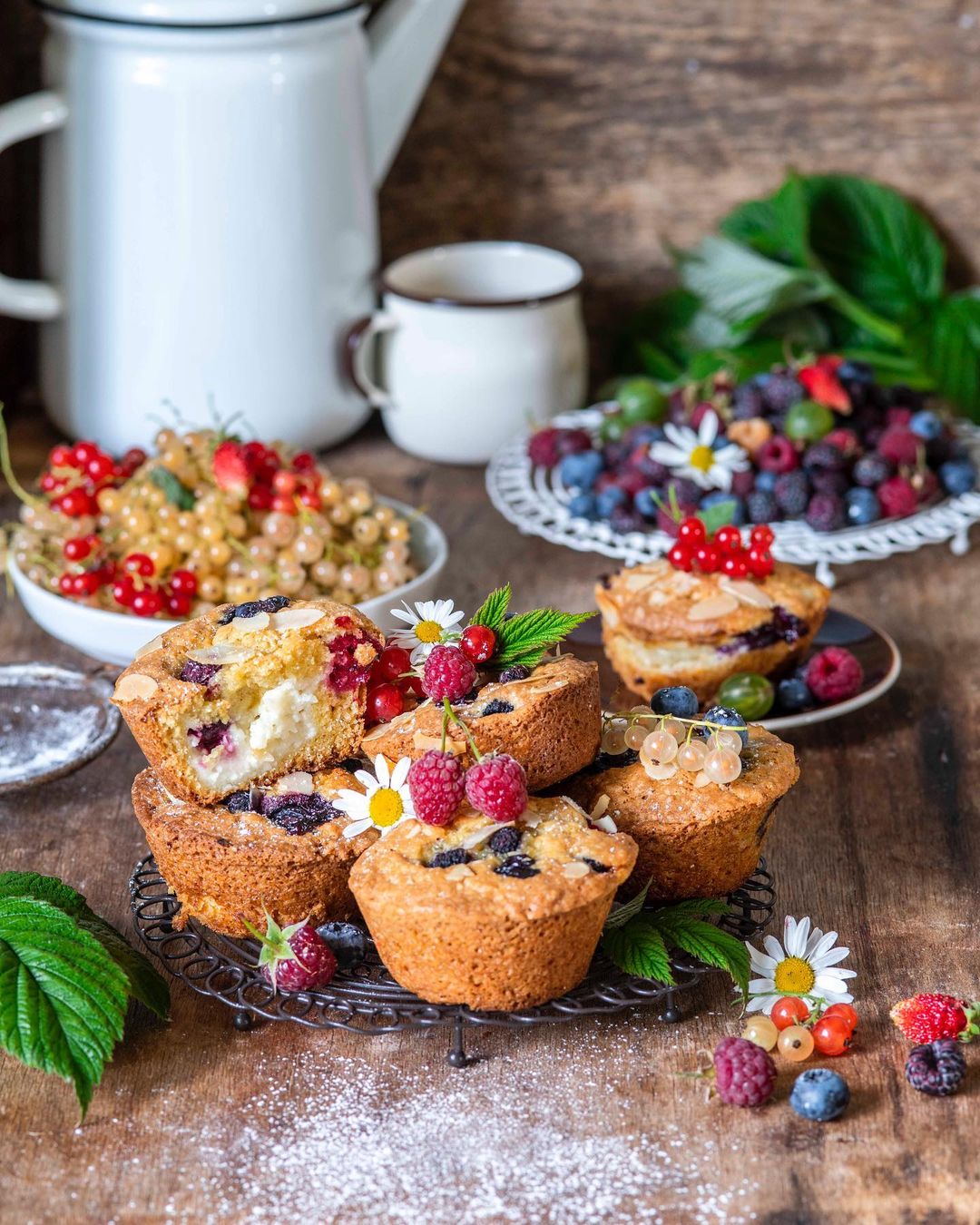 Muffins with cottage cheese and berries