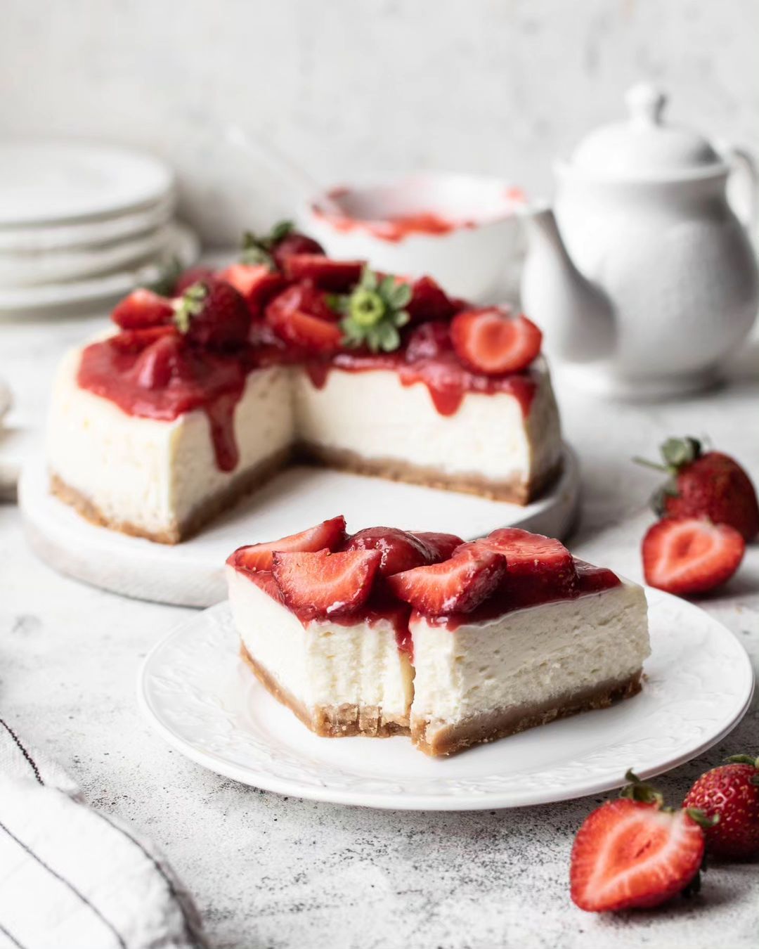 New York cheesecake with strawberry sauce