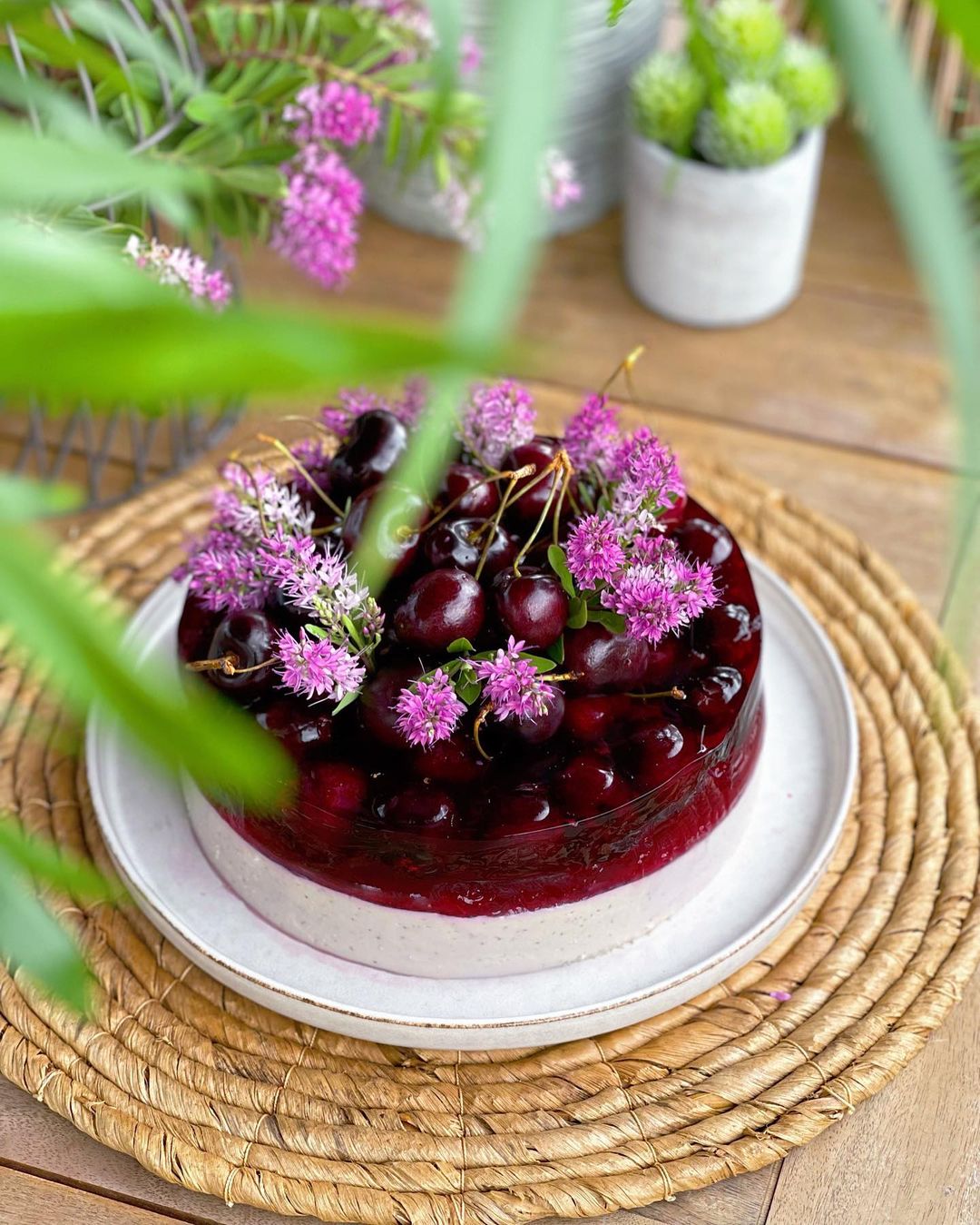 No-bake summer cherry cake