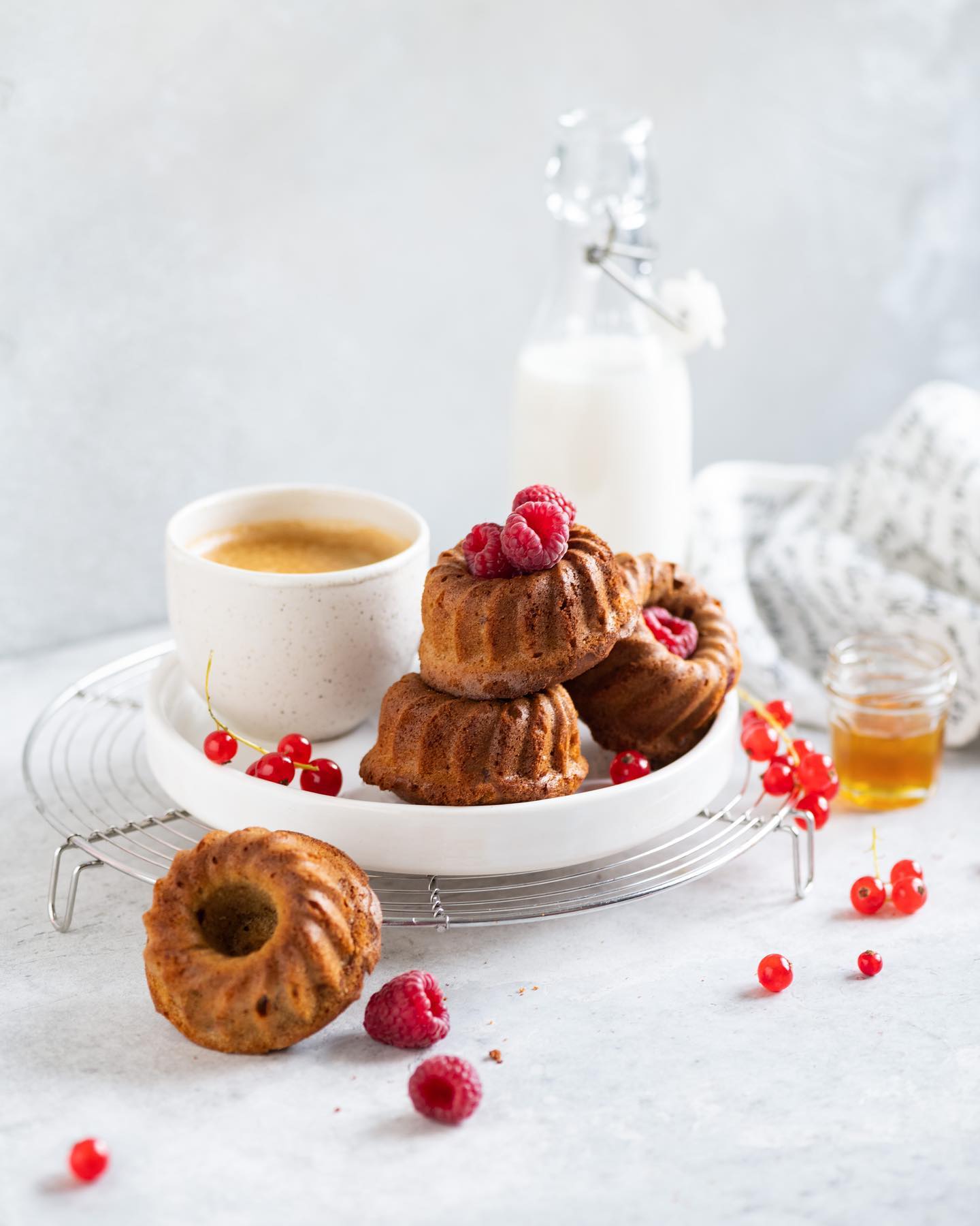 Olive oil tea cakes