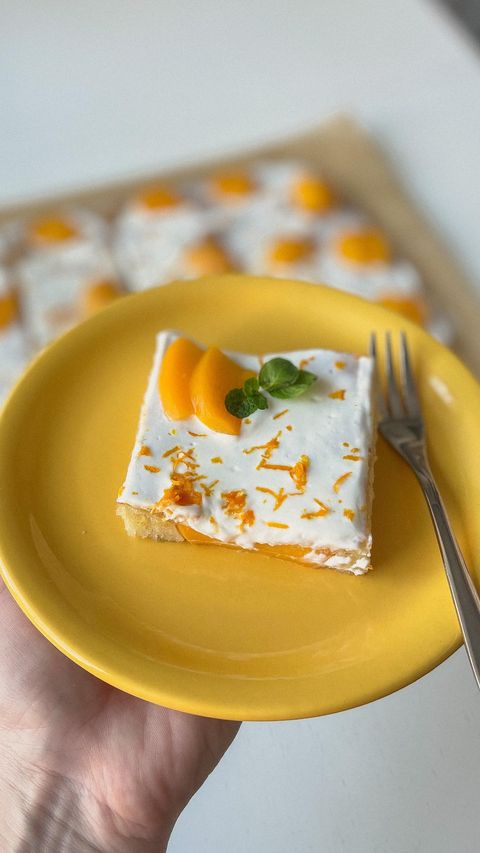 Peach Cake with Creamy Sour Topping