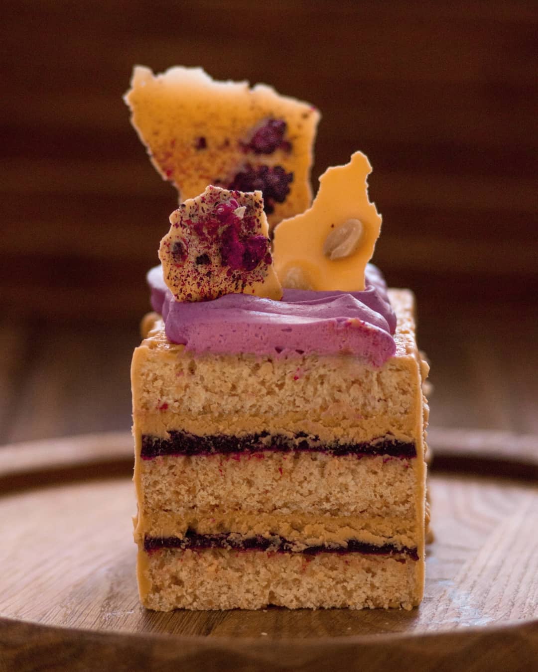 Peanut tea cake with blackberries