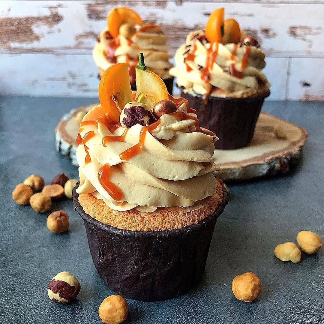 Pear cupcakes with hazelnut caramel