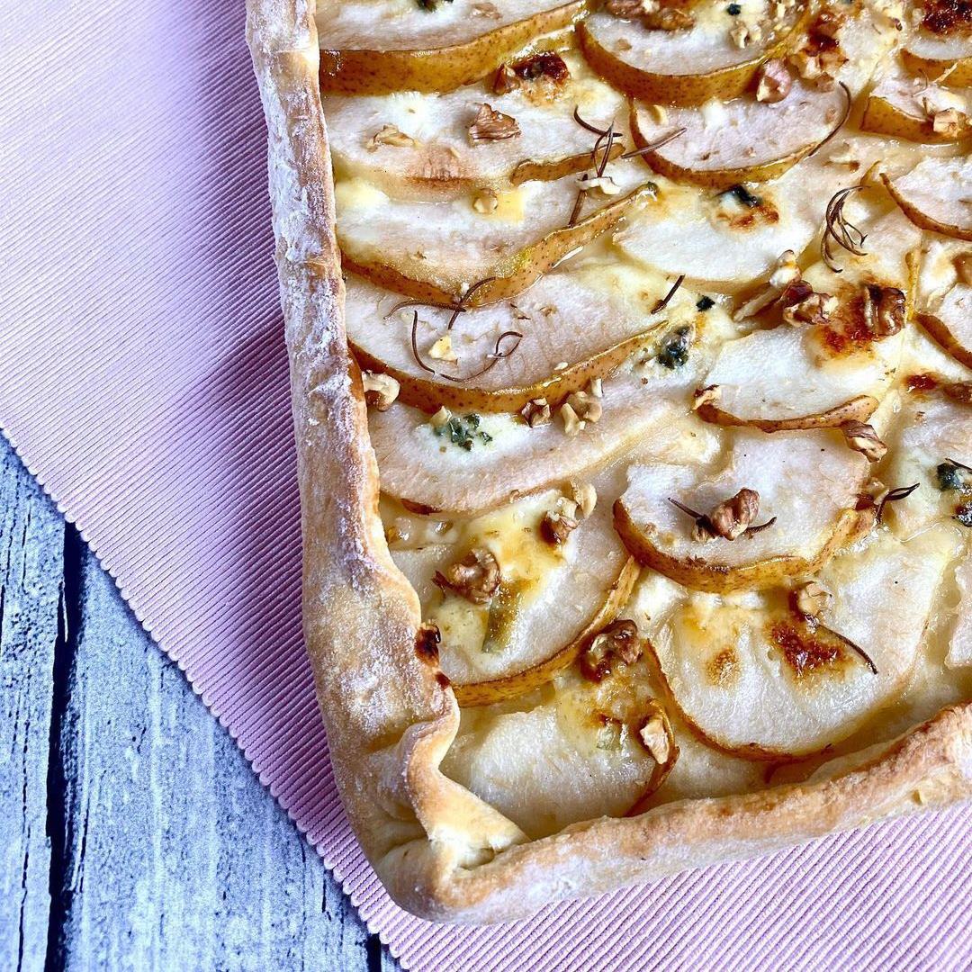 PEAR PIE WITH GORGONZOLA