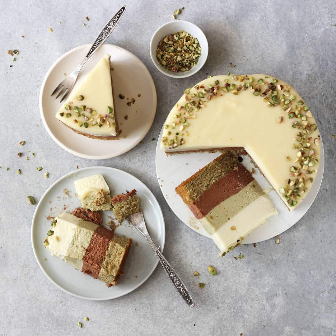 PISTACHIO & CHOCOLATE MOUSSE CAKE