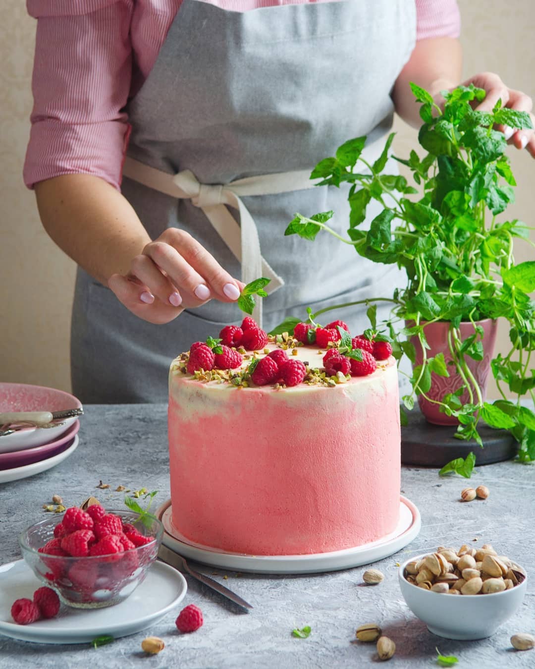 PISTACHIO CAKE WITH RASPBERRIES