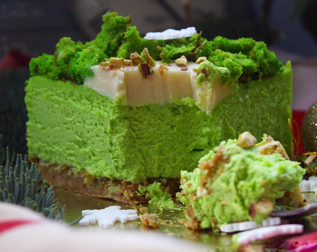 Pistachio cheesecake with sable crust