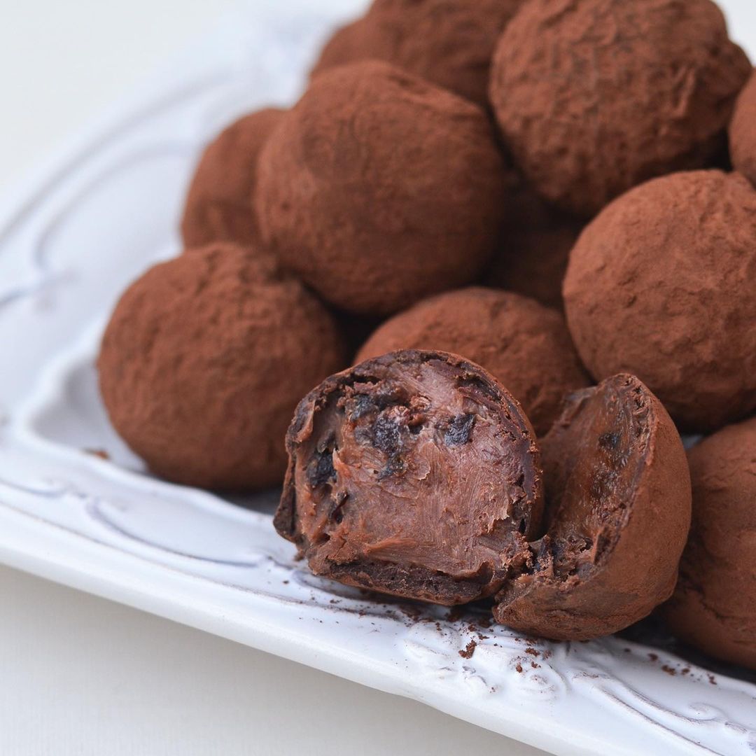 Prunes & rum truffles