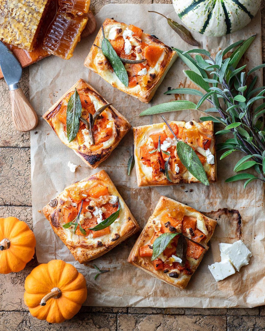 Puffs with pumpkin, feta, honey and sage