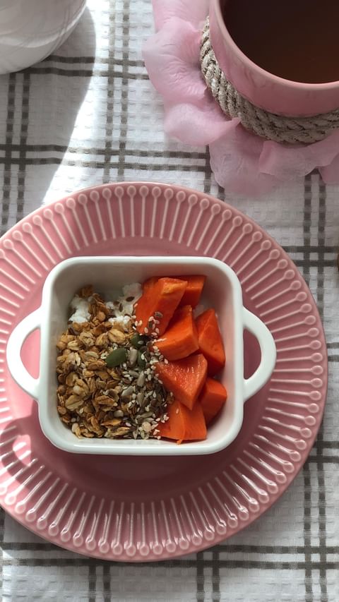 Quick and Delightful Breakfast Granola Parfait