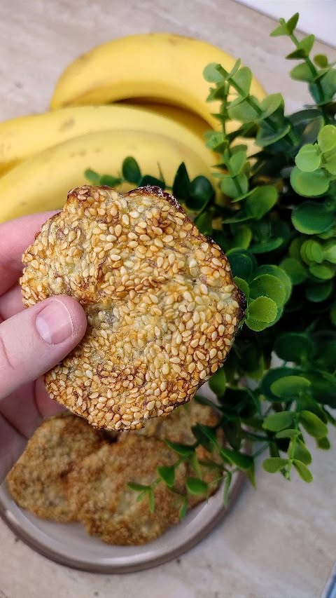 Quick and Easy Banana Sesame Cookies