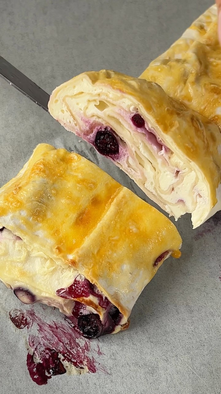 Quick and Easy Berry Filled Roll in 15 Minutes