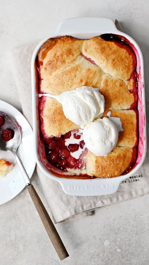 Deliciosa Torta de Frutas Vermelhas com Massa Caseira