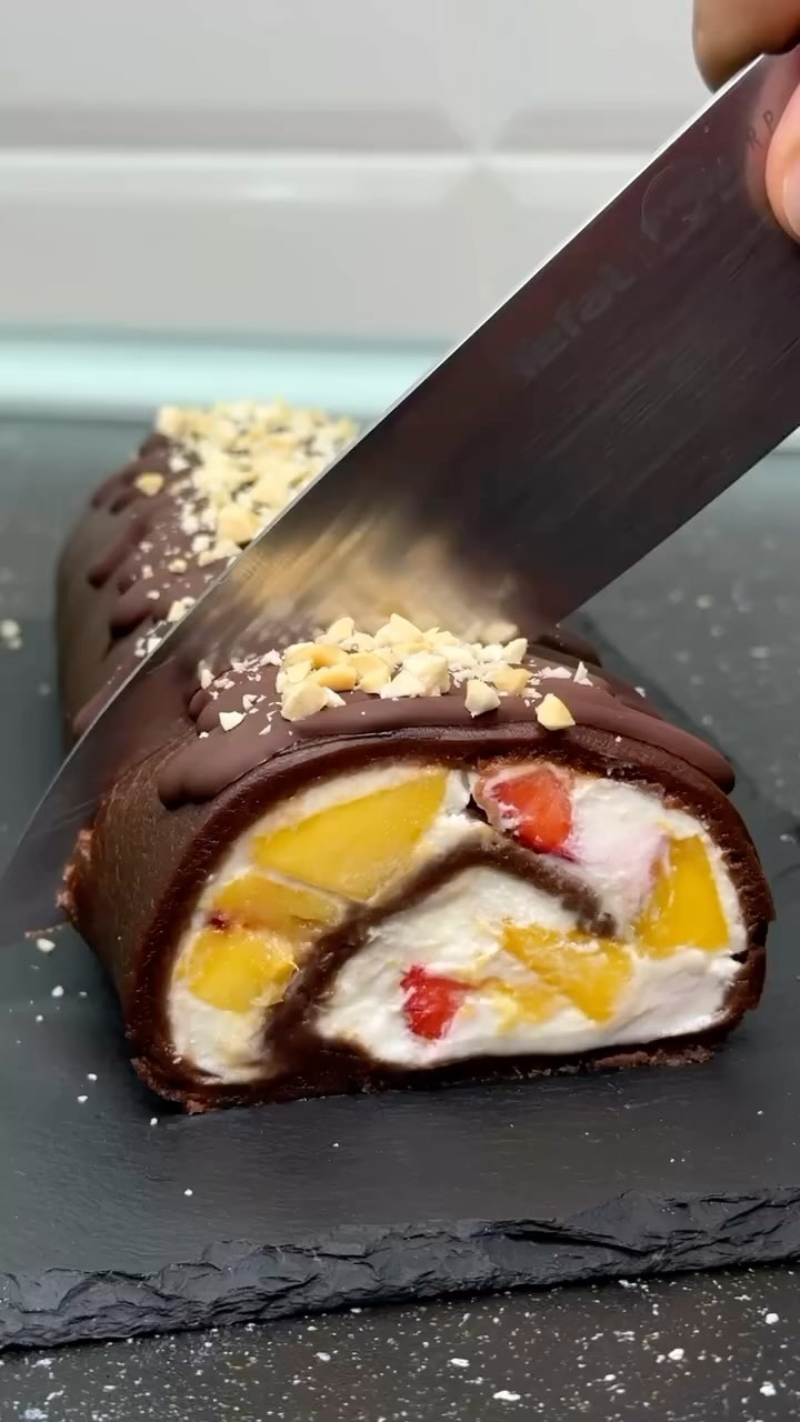 Quick Chocolate Roll with Banana and Mango