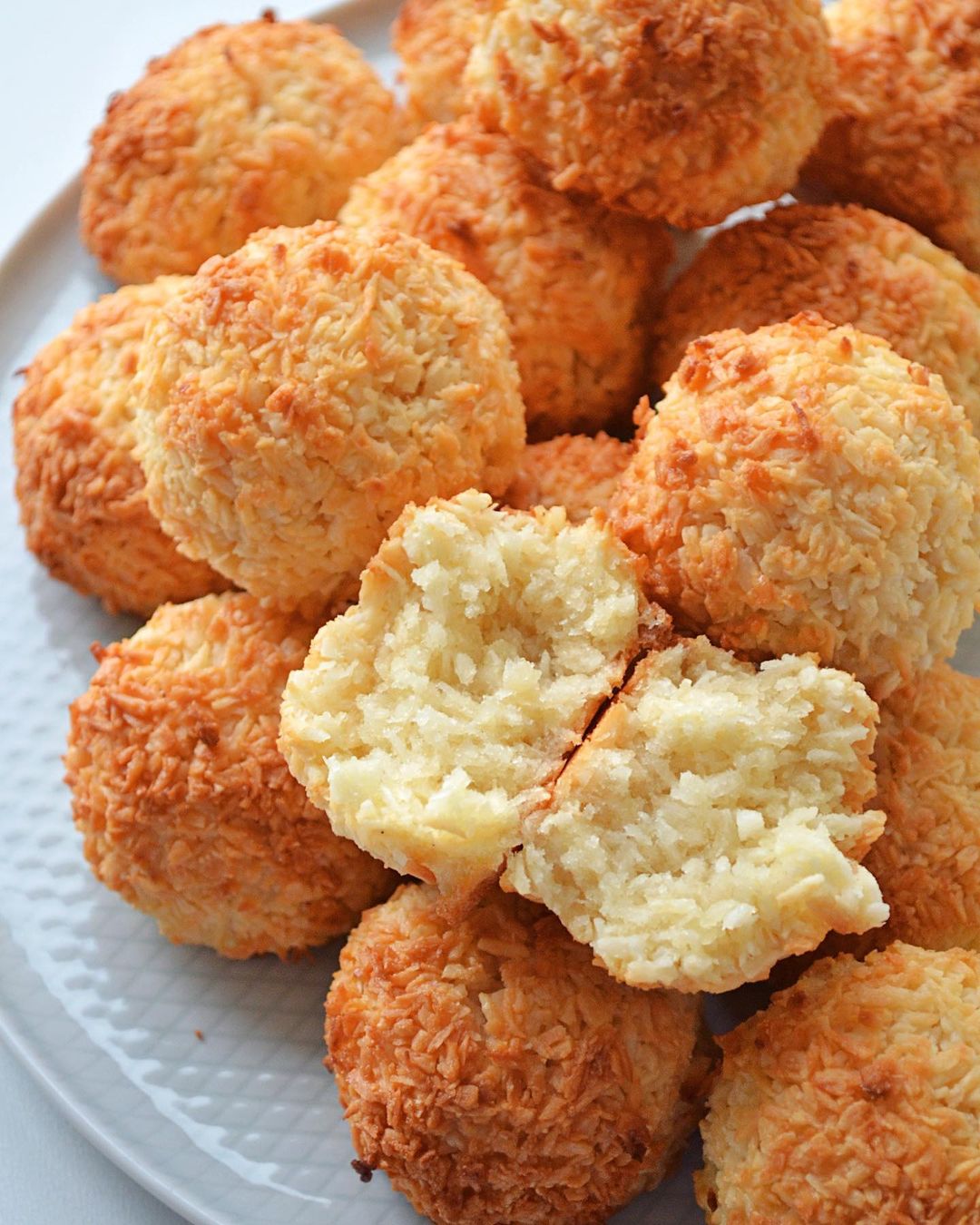 Quick coconut & almond cookies