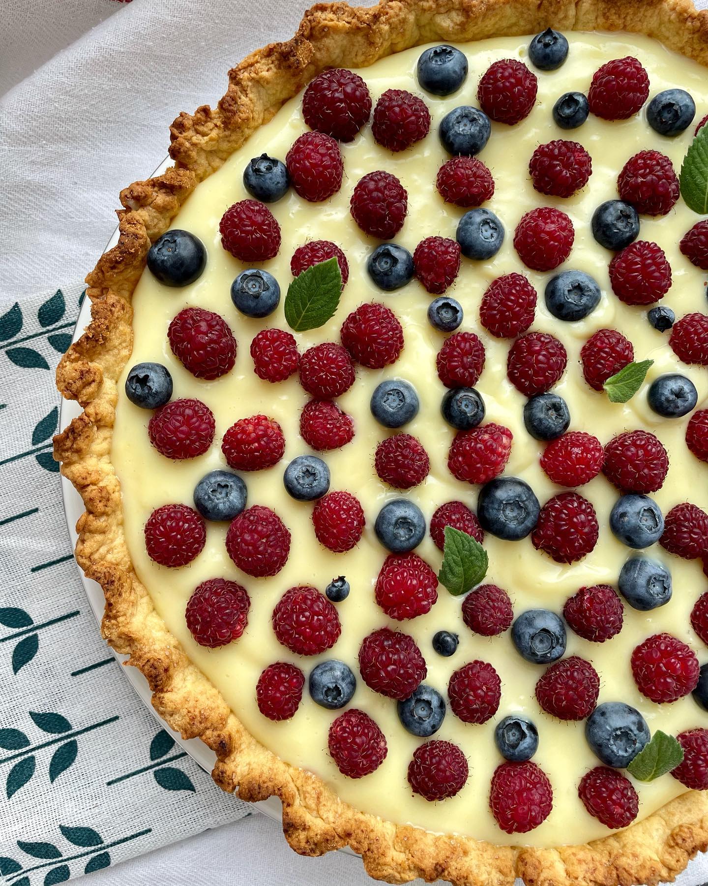 Raspberry tart with vanilla custard