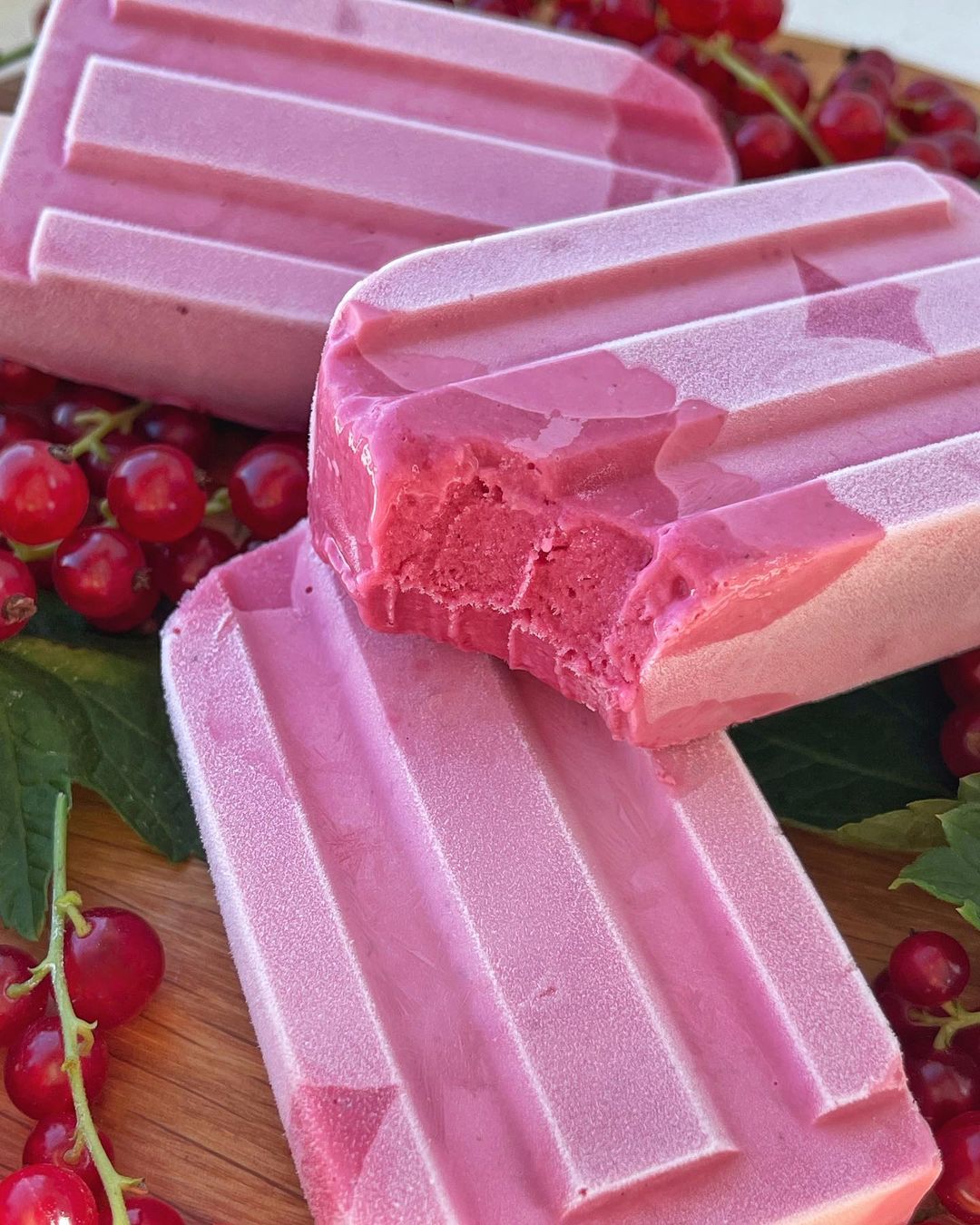 Red currant ice cream (vegan)