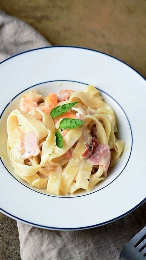 Shrimp and Bacon Tagliatelle with Garlic Cream Sauce