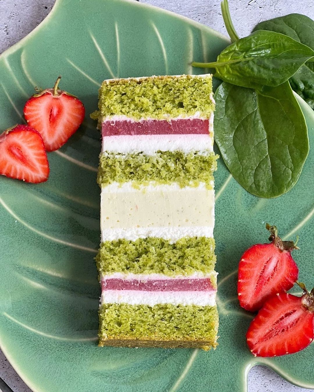 Spinach, strawberry & lime cake