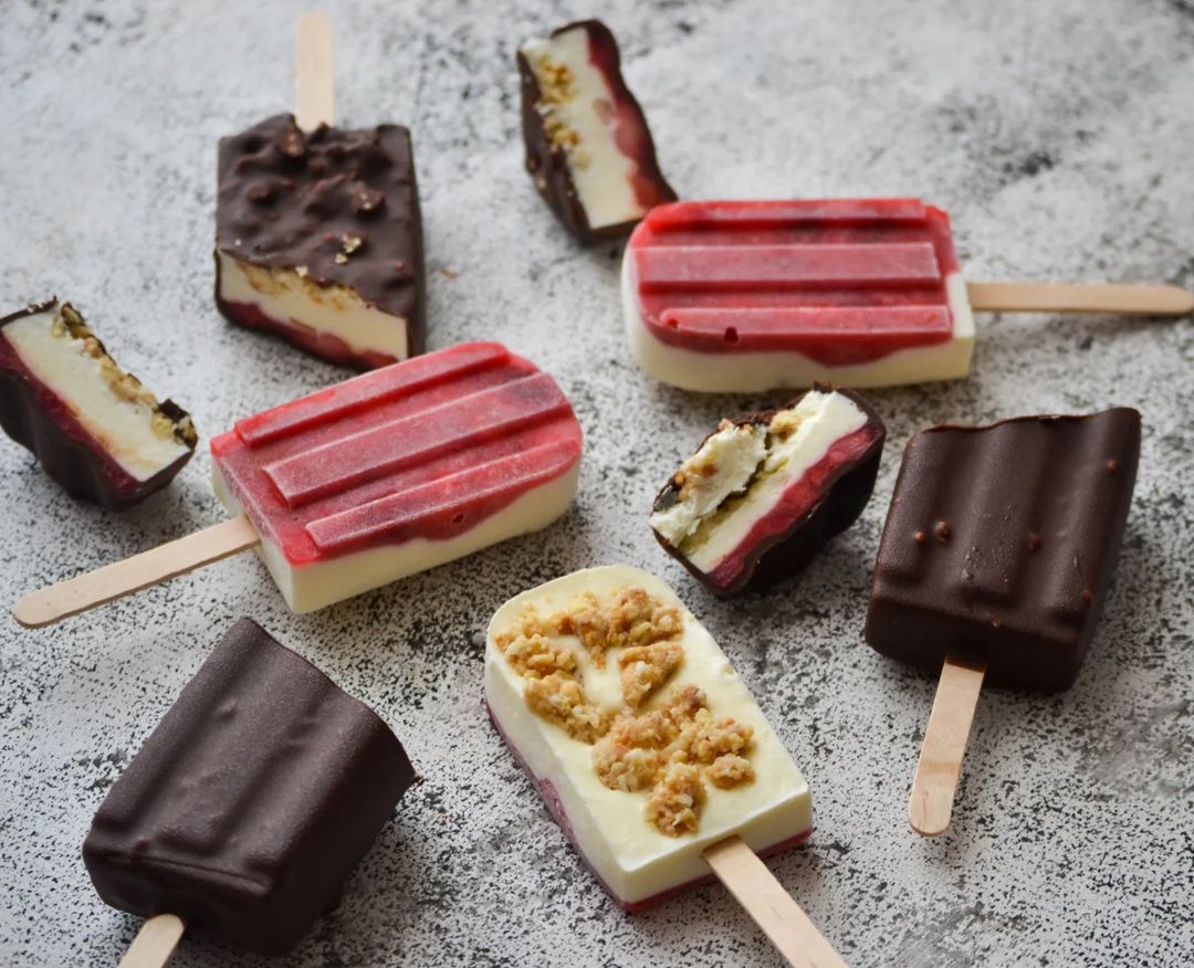 Strawberry & coconut cheesecake pops