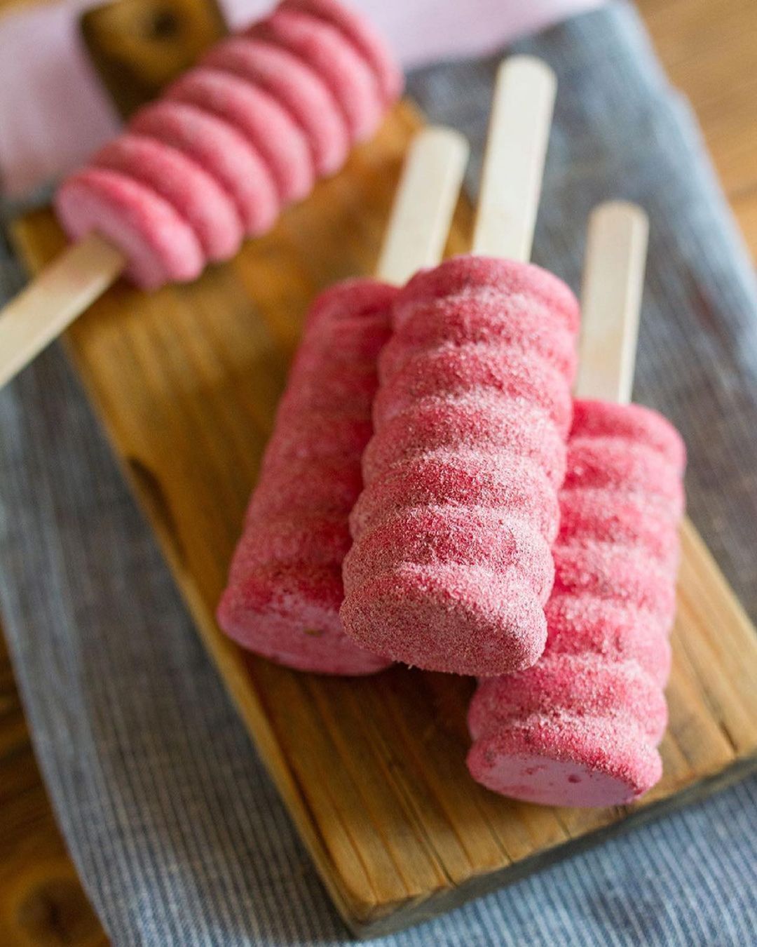 Strawberry marshmallow pops