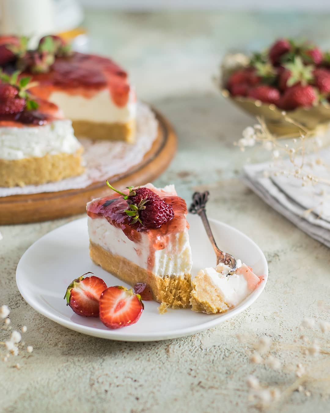 Strawberry no-bake cheesecake