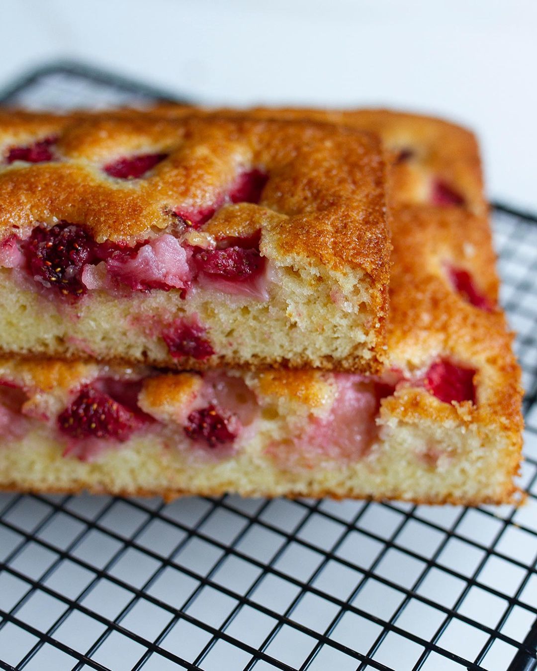 Strawberry sponge cake